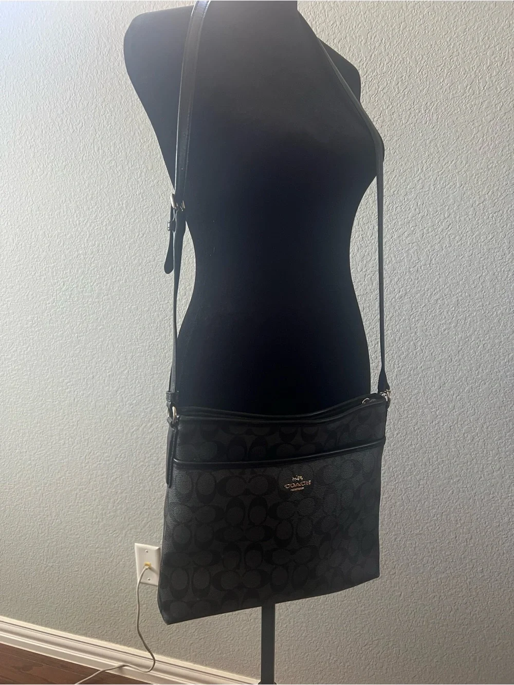 Coach Black Signature Crossbody Bag F29210 rarely used - Picture 12 of 16